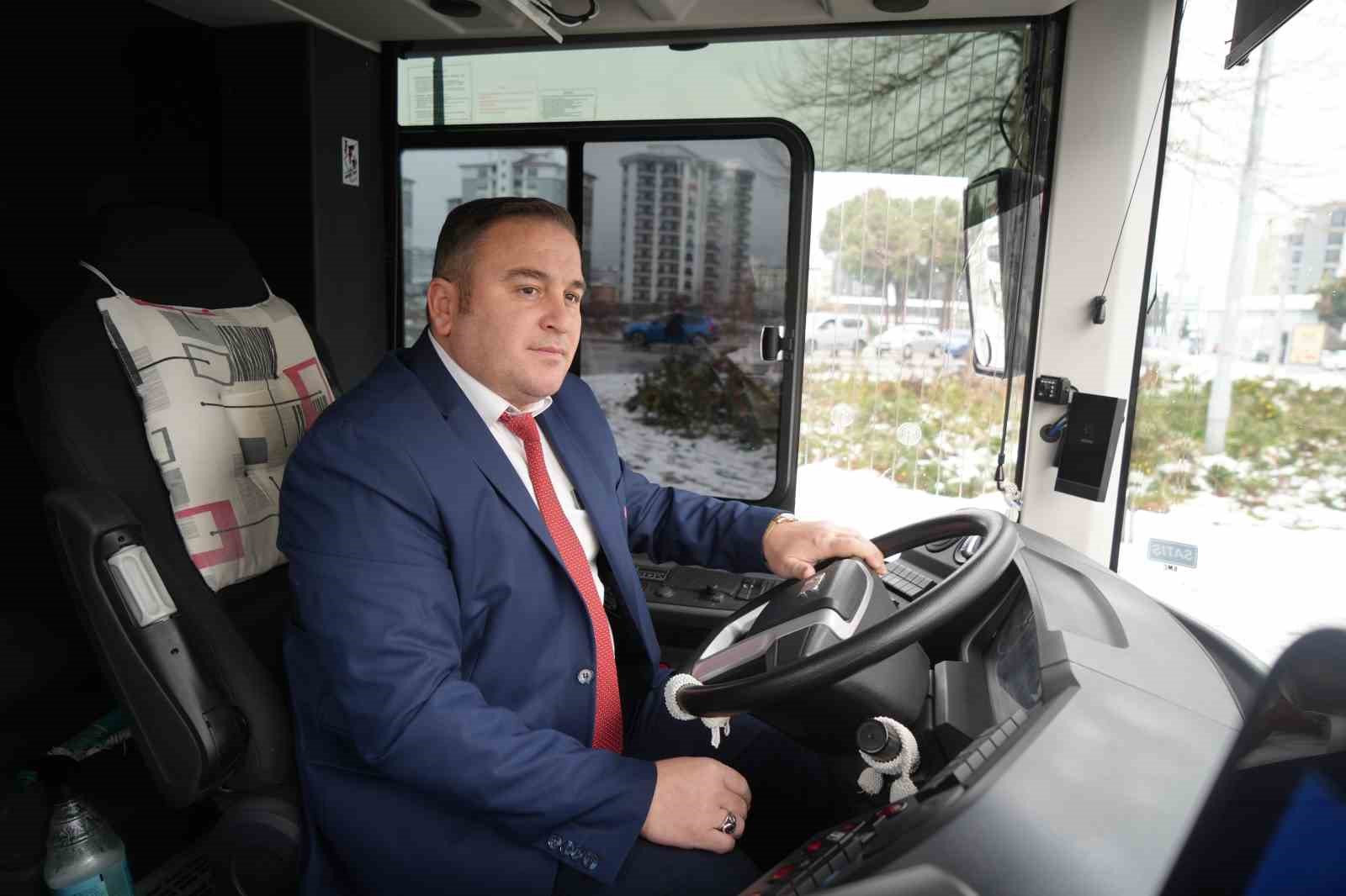 Kalp krizi ge&ccedil;iren yolcuyu otob&uuml;sle hastaneye g&ouml;t&uuml;ren şof&ouml;r: "Aynı durum tekrar yaşansa yine en yakın hastaneye y&ouml;nelirim"
