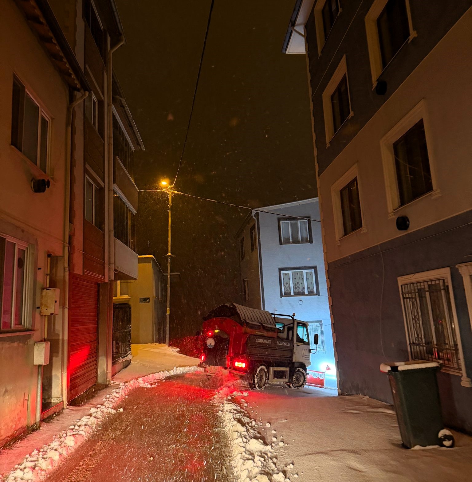 Kar yağışı Osmangazi&rsquo;de hayatı aksatmadı
