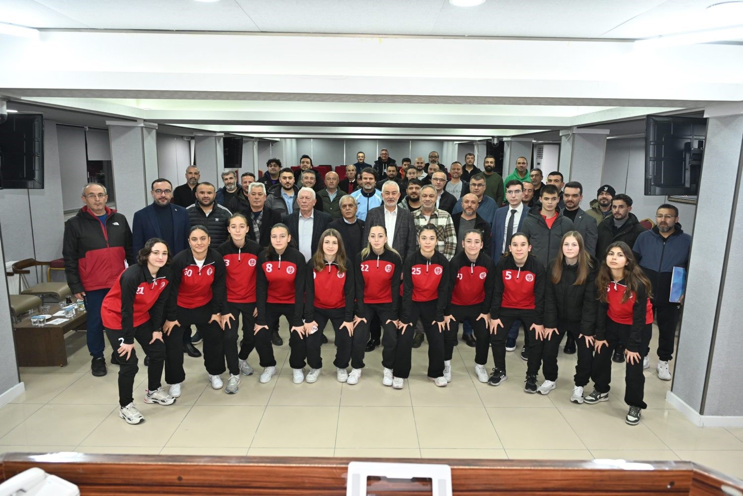 Isparta Belediyesi’nden amatör spor kulüplerine önemli destek