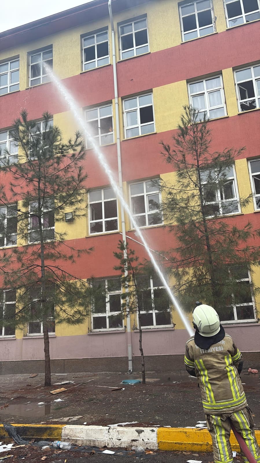 Diyarbakır&rsquo;da boş okulda yangın