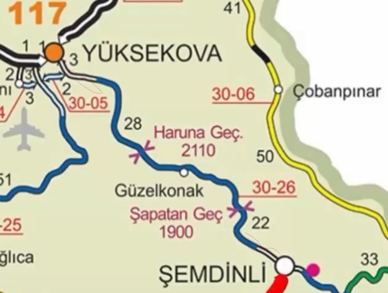 Y&uuml;ksekova-Şemdinli yolunda kar esareti: Ulaşım tamamen durdu
