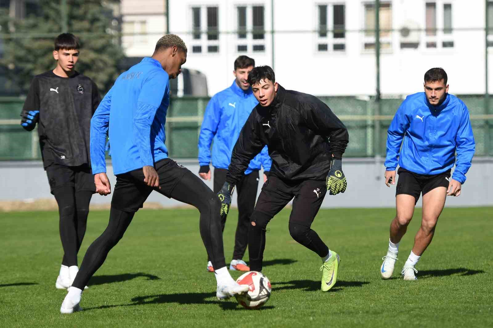 Manisa FK, Ümraniyespor galibiyeti sonrası yenileme çalışması yaptı
