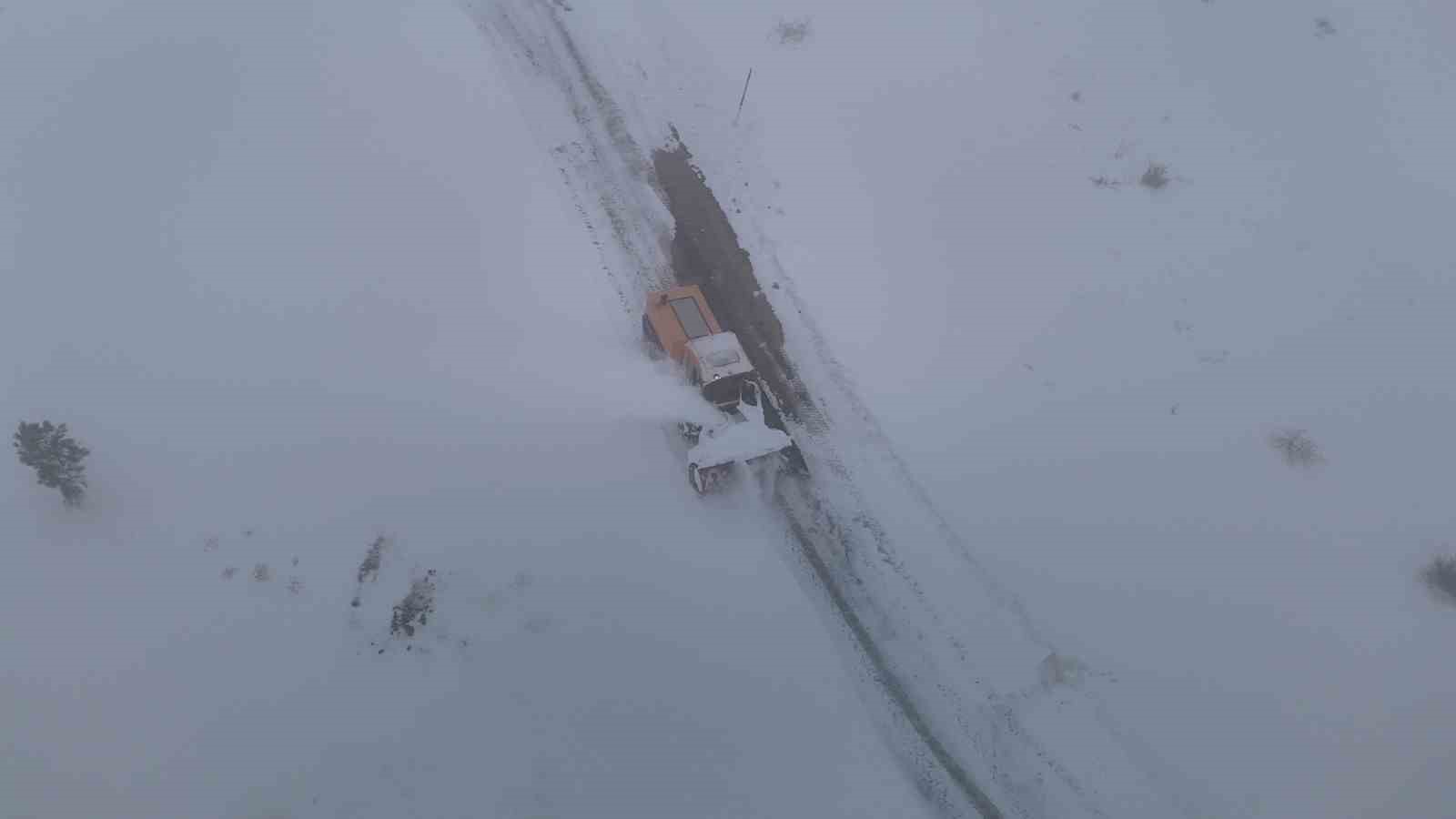 Elazığ’da 130 köy yolu açıldı, 207’sinde çalışmalar sürüyor