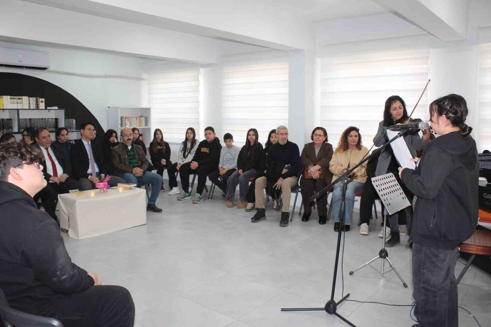 Köyceğizli öğrencilerden şiir ve müzik konseri