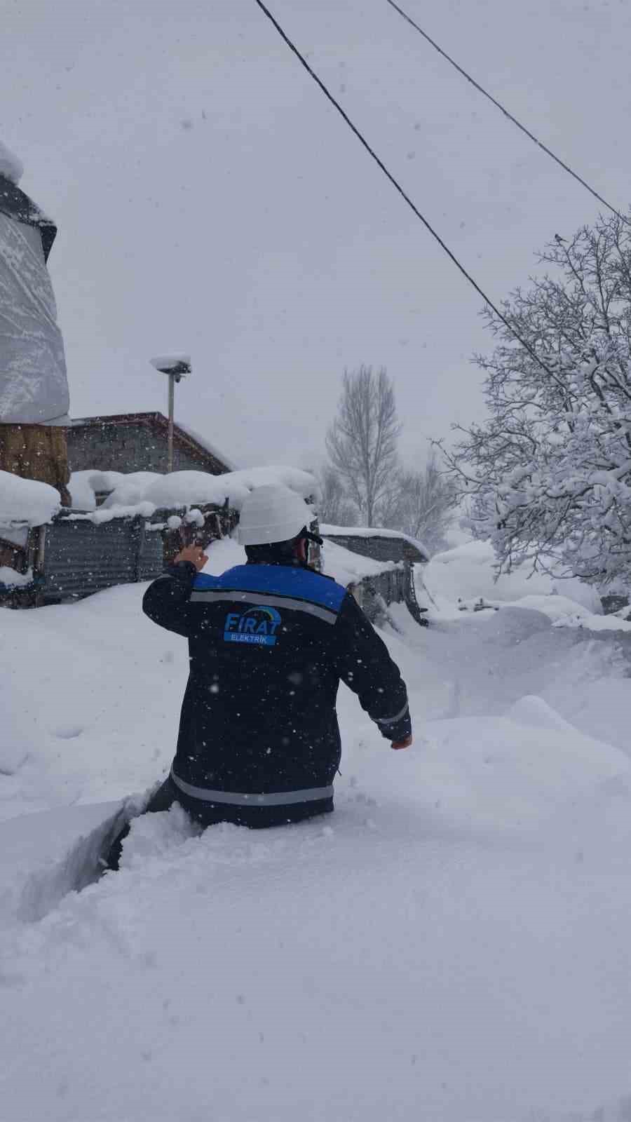 Fırat EDAŞ son yılların en sert kışında Tunceli&rsquo;de sahada
