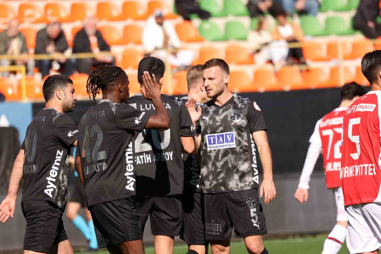 Ziraat T&uuml;rkiye Kupası: Corendon Alanyaspor: 1 - Fatih Karag&uuml;mr&uuml;k: 1 (İlk yarı)
