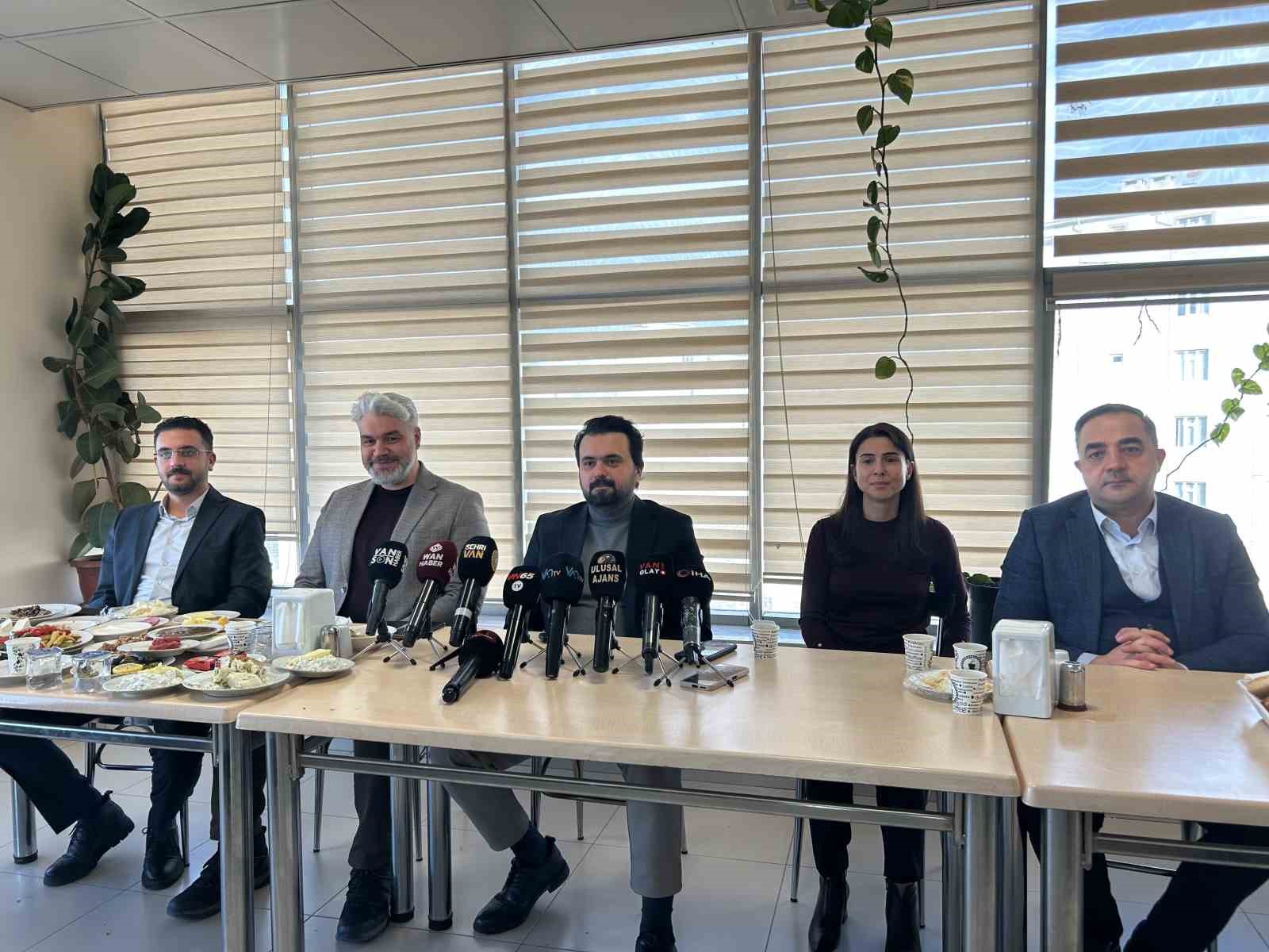 Van İl Sağlık M&uuml;d&uuml;r&uuml; Tosun: "Şehir hastanesinin 2028&rsquo;de hizmete a&ccedil;ılması planlanıyor"
