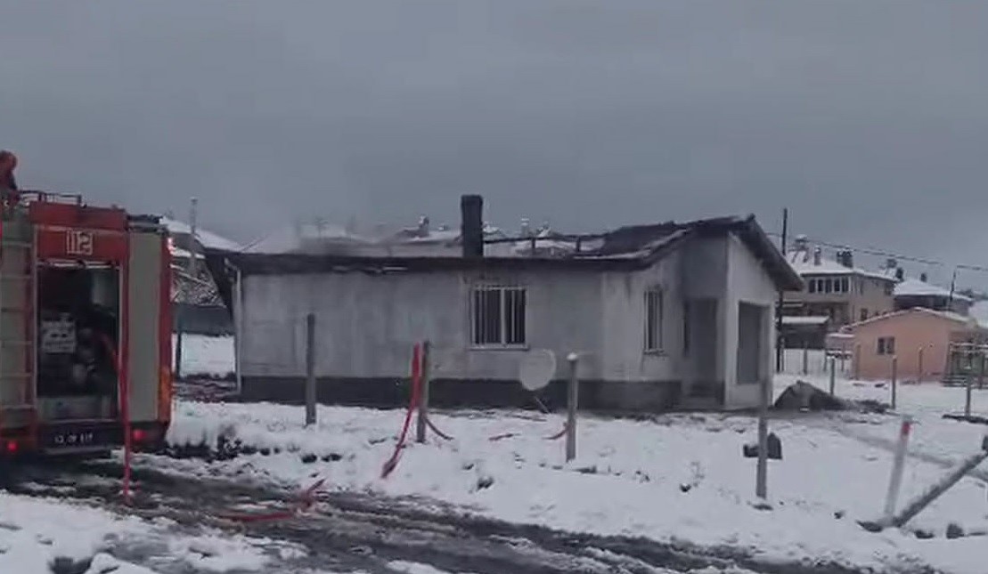 Tavşanlı’deki ev yangını maddi hasarla atlatıldı