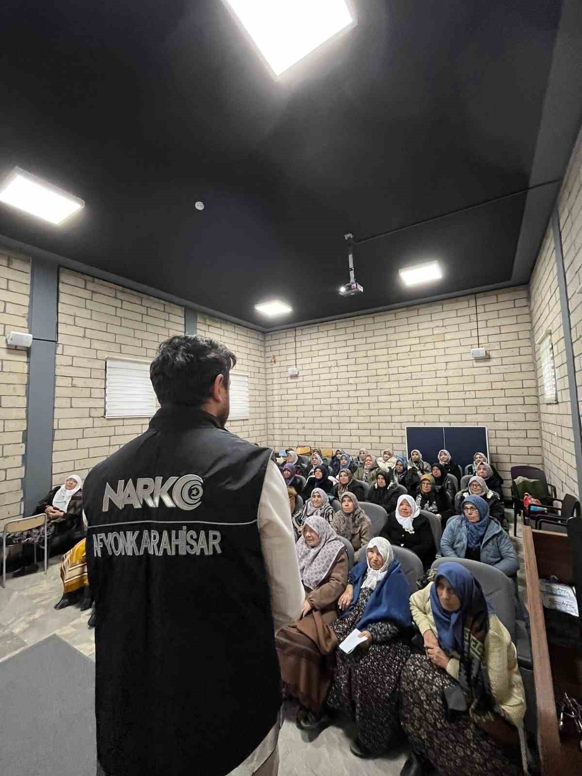 Muhtarlar ve annelere uyuşturucu ile m&uuml;cadele eğitimi
