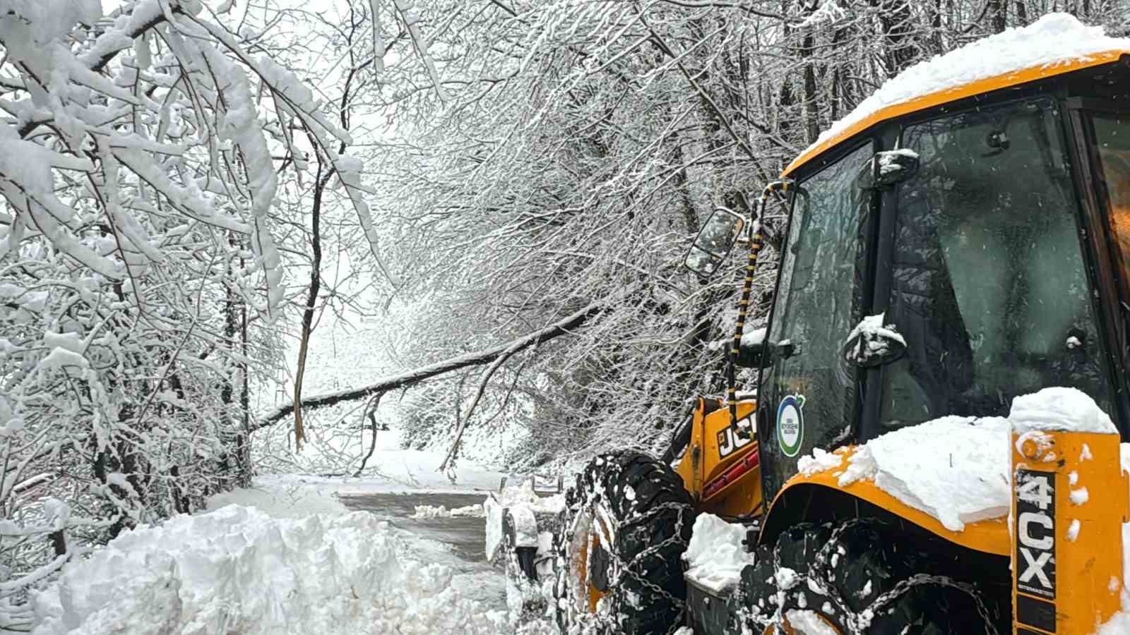 Ordu’da karla mücadele: 1 günde 457 mahalle yolu ulaşıma açıldı