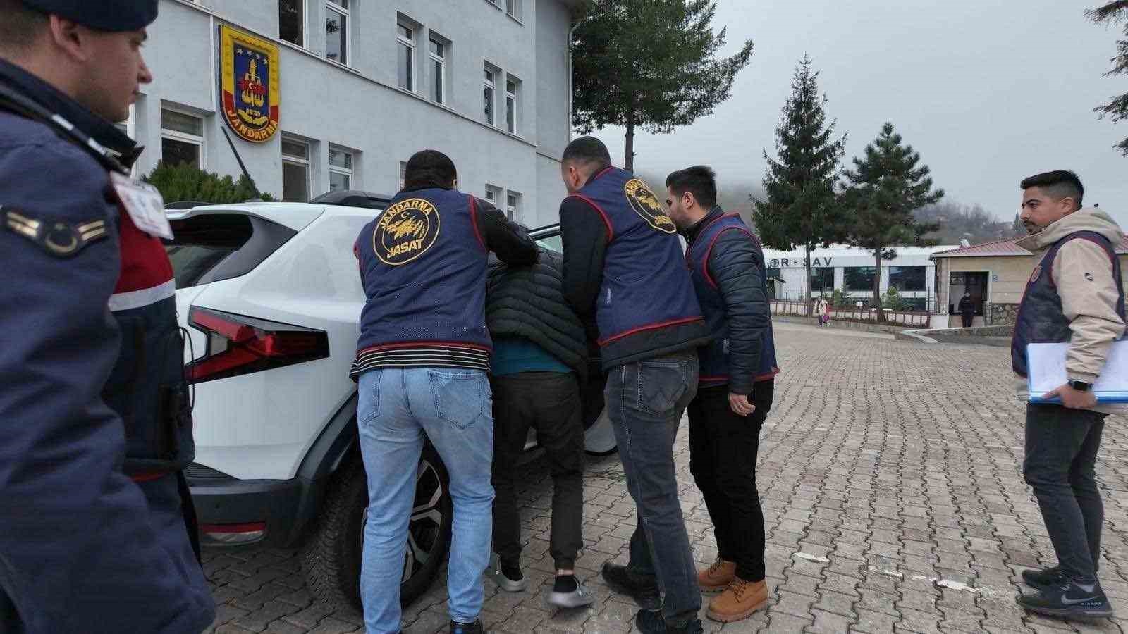 Ordu’da jandarma ekiplerinden denetimler: Aranan 54 şüpheli yakalandı