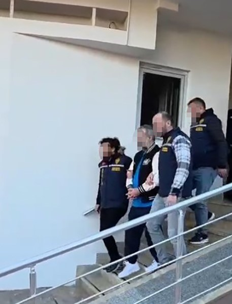 543 yıl 9 ay hapis cezası bulunan firari Antalya’da yakalandı