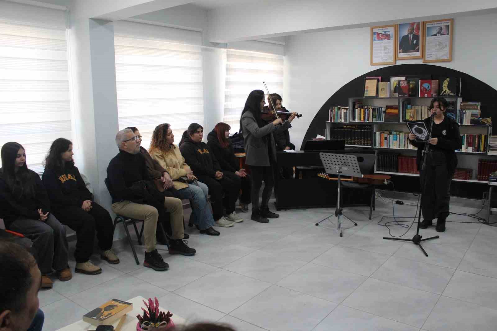 Köyceğizli öğrencilerden şiir ve müzik konseri