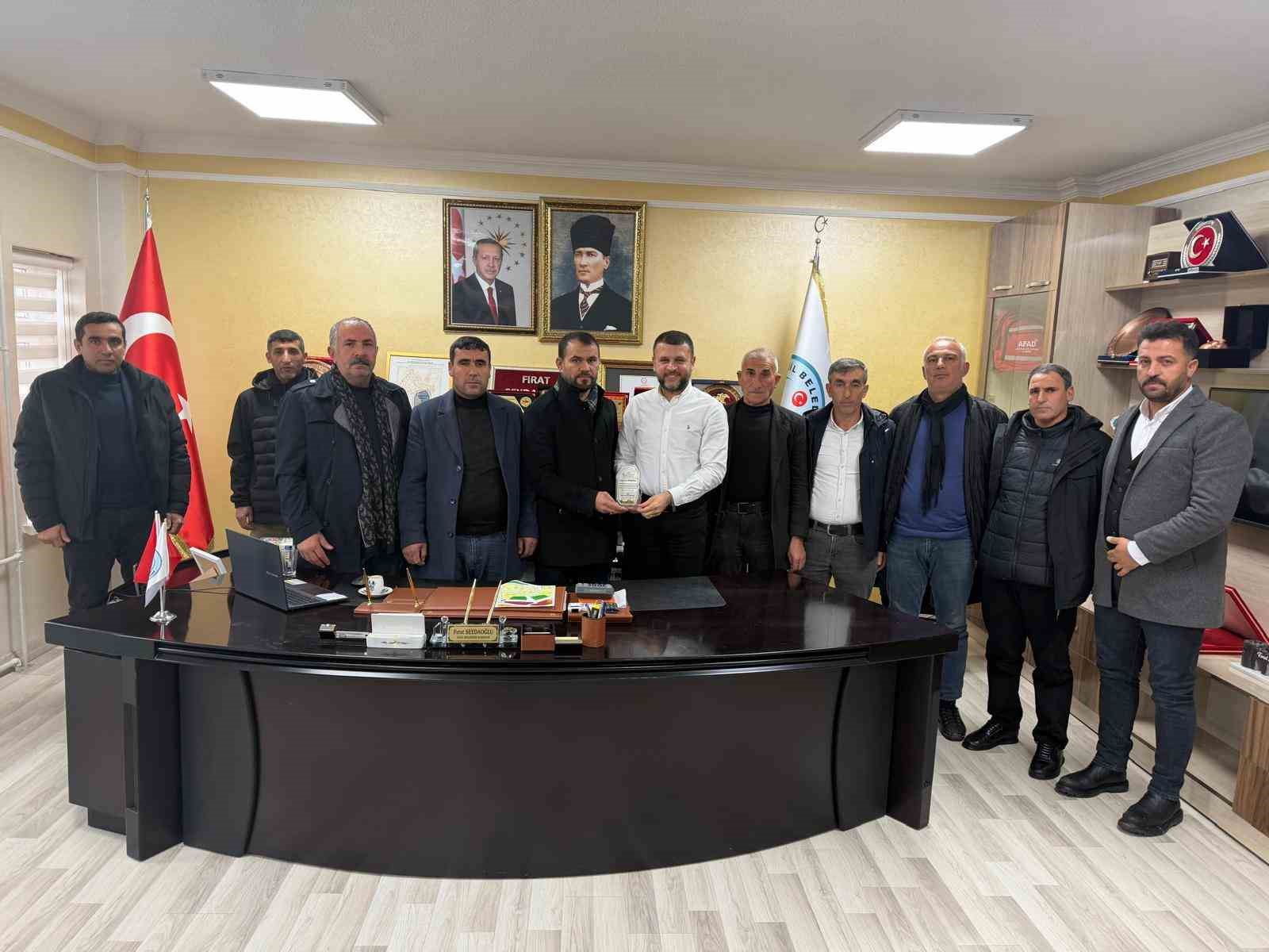 Muhtarlardan Başkan Seydaoğlu’na teşekkür plaketi