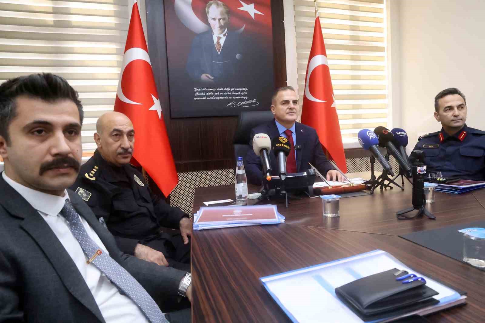 Vali Akbıyık: "Teknoloji bağımlılığı toplumu tehdit ediyor"
