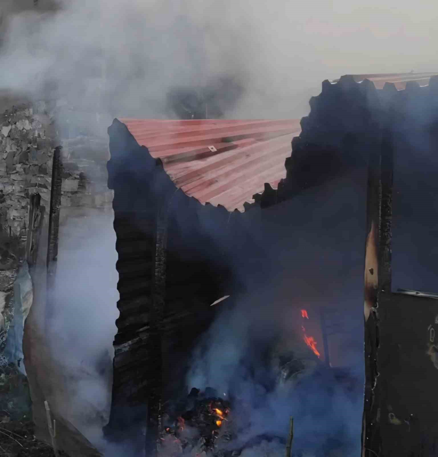 Kırklareli&rsquo;nde korkutan yangın: 2 ev zarar g&ouml;rd&uuml;
