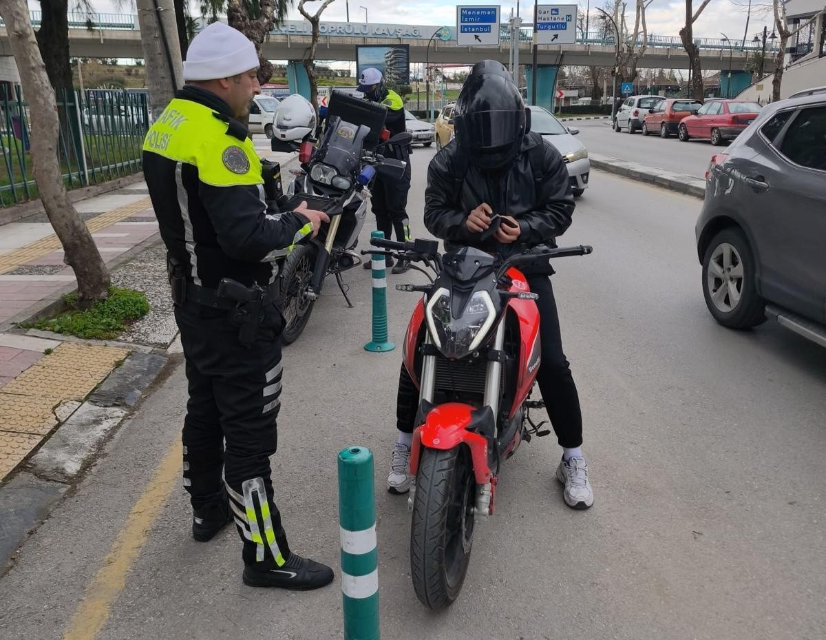 Manisa&rsquo;da 3 g&uuml;nl&uuml;k motosiklet denetiminde 476 bin TL ceza
