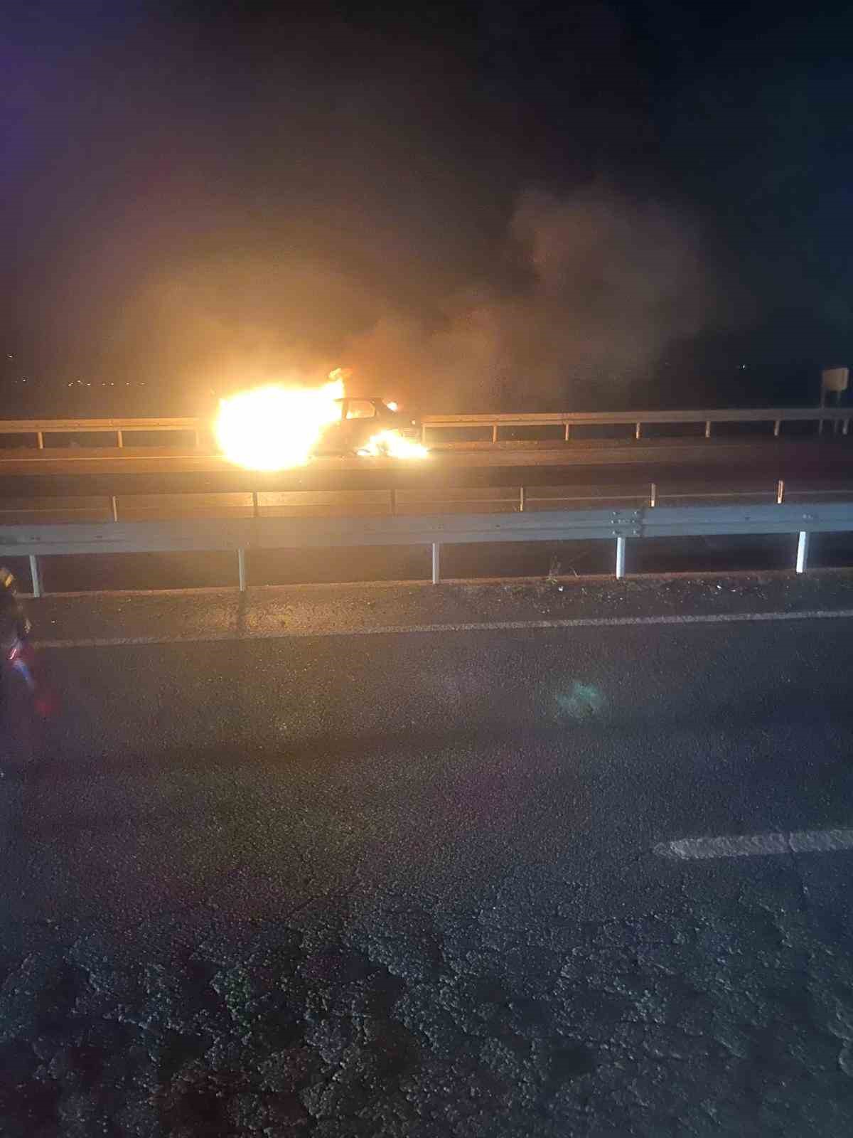 Batman-Diyarbakır karayolunda ara&ccedil; yangını
