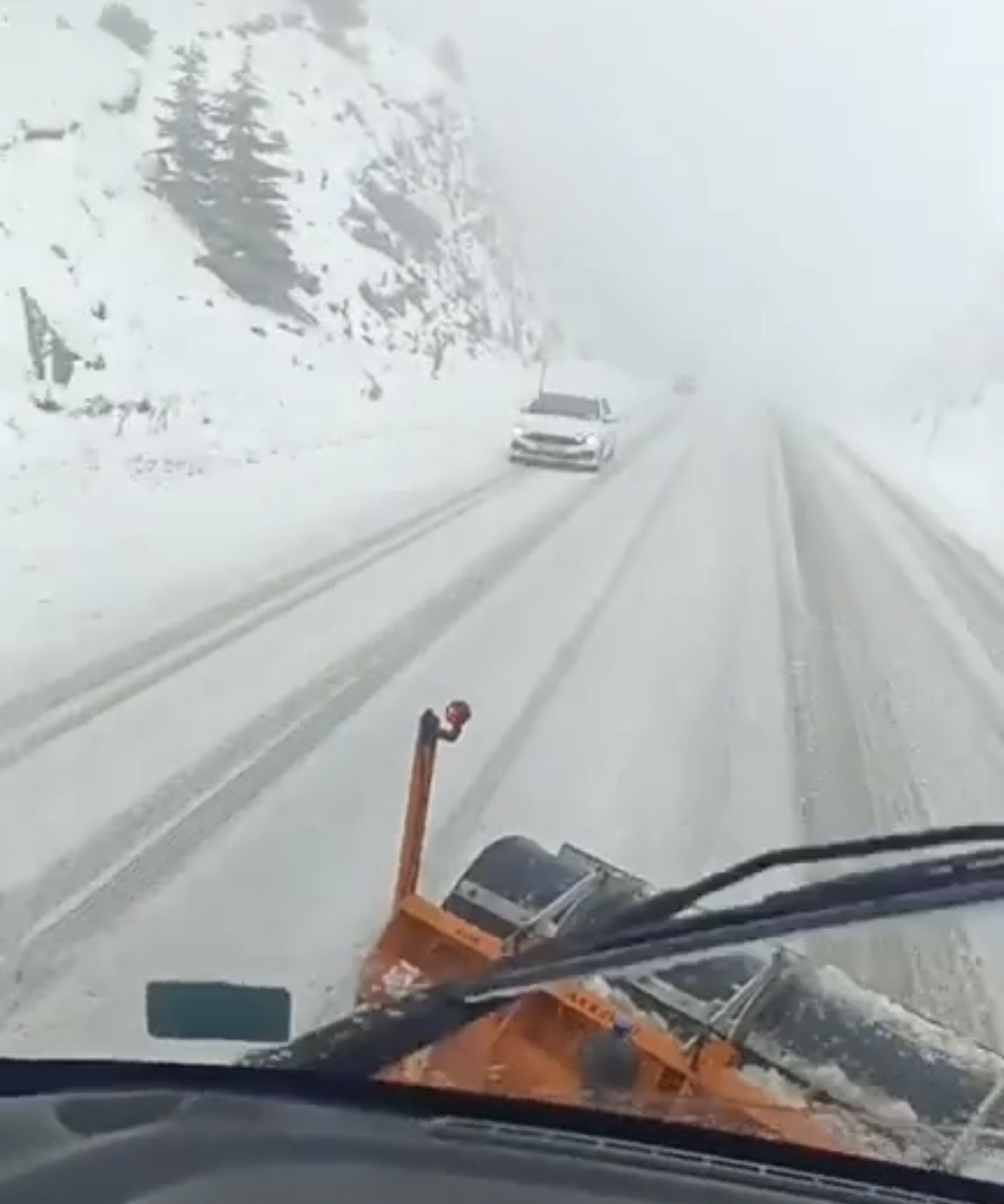 Alacabel’de kar yağışı etkisini sürdürüyor, kar kalınlığı yer yer 30 santimetreye ulaştı