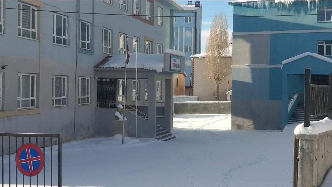 Başkale’de taşımalı eğitime 1 gün ara verildi