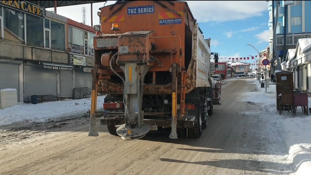 Başkale&rsquo;de taşımalı eğitime 1 g&uuml;n ara verildi
