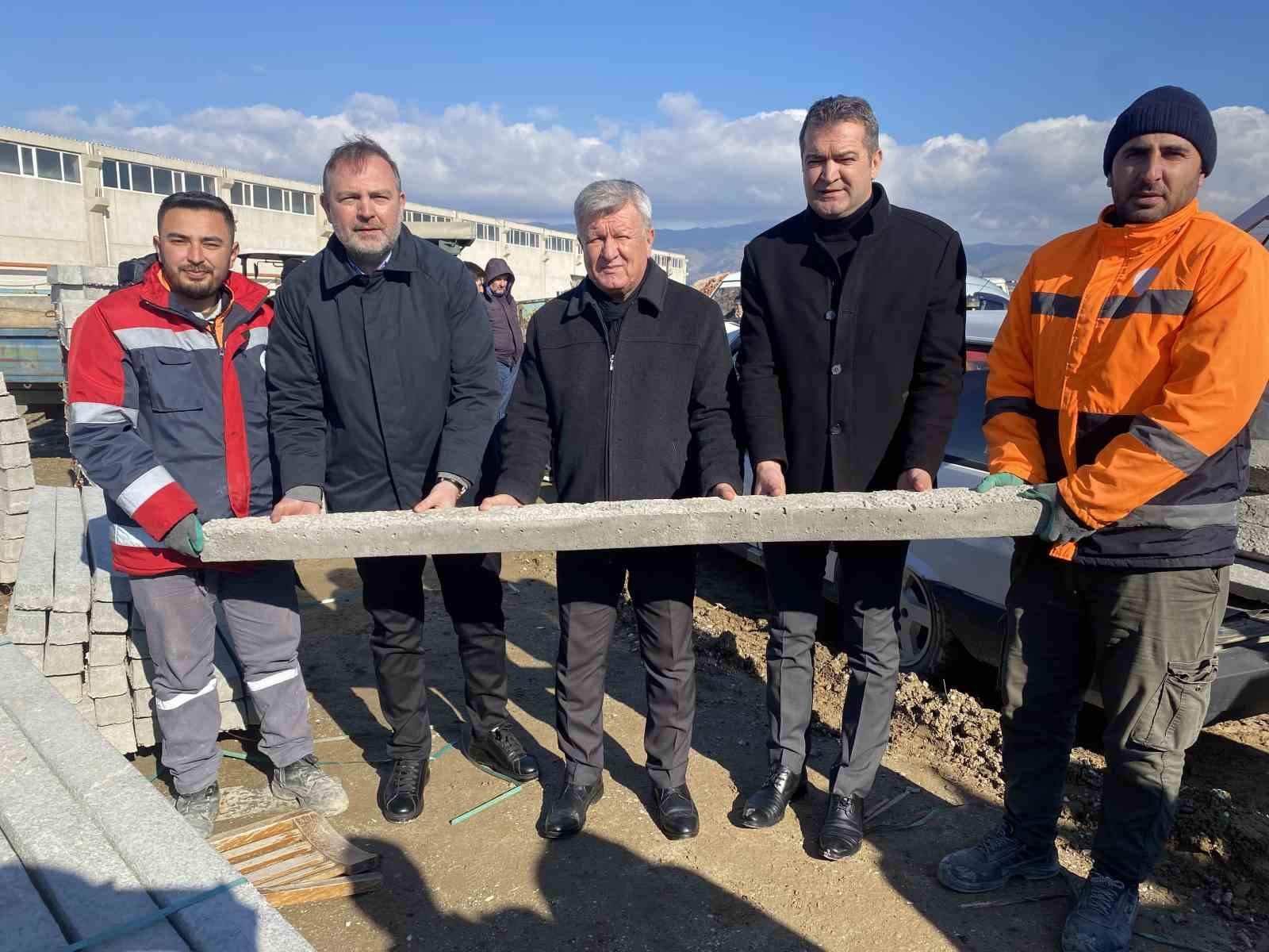 Alaşehir’de 350 üreticiye 3 bin 500 bağ direği hibesi