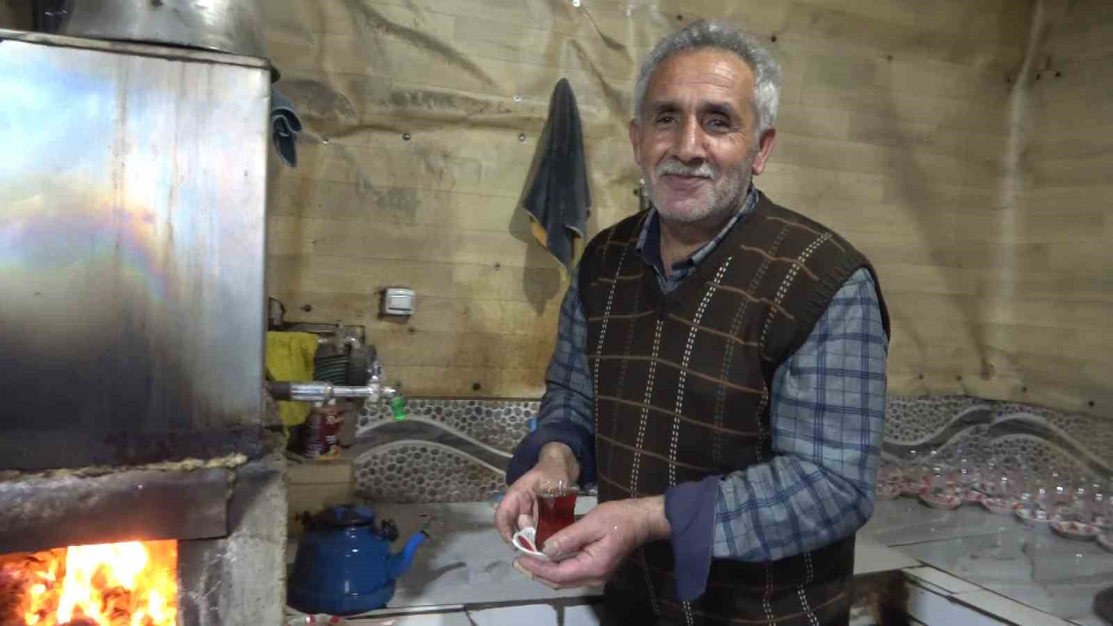 Hasköy’de 40 yıllık çay evi: Kağıt oyunu yok, satranç var