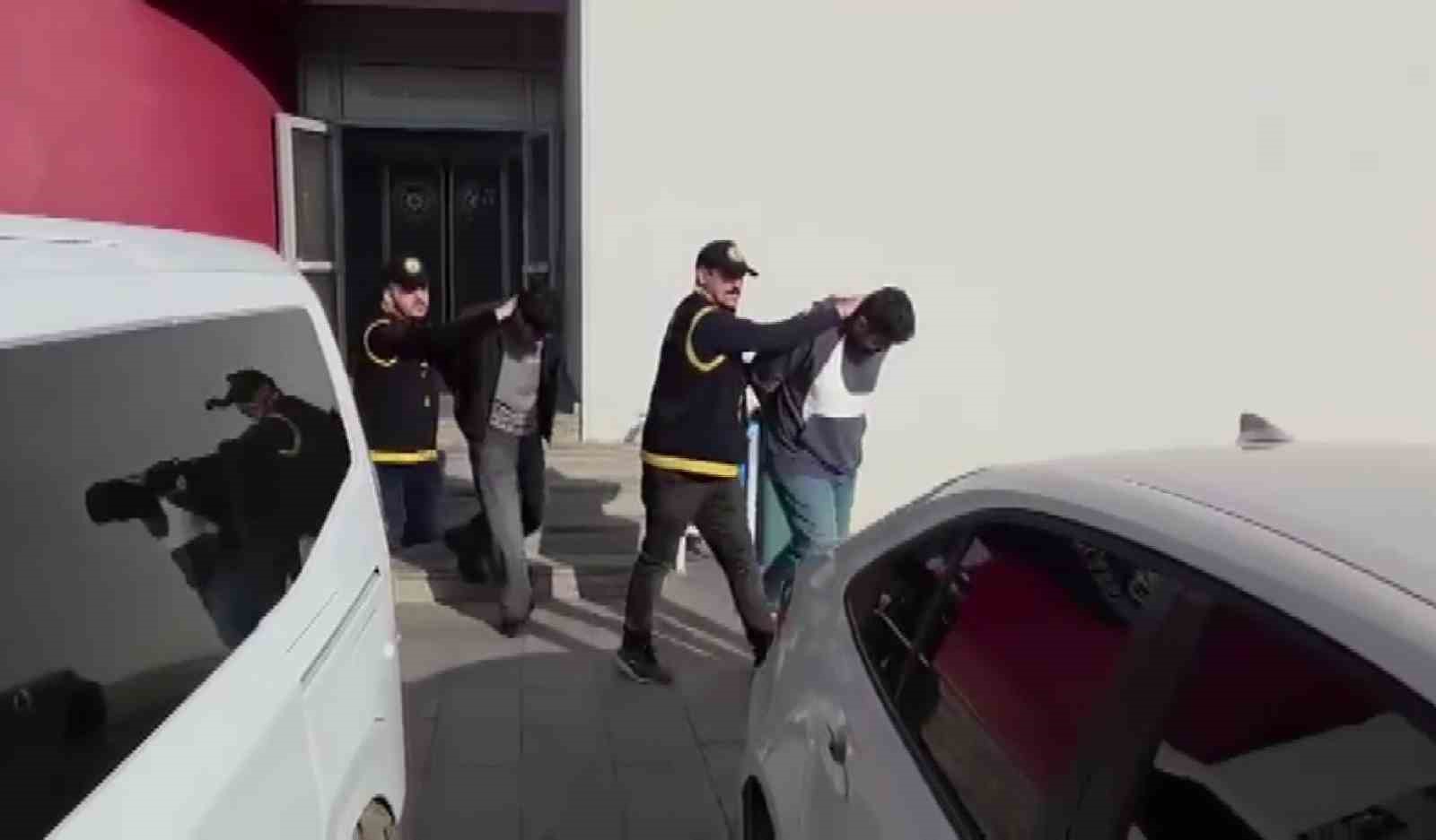 Farklı şehirlerden gelip sahte kimlikle Adana’da kargo dolandırıcılığı yapmışlar: 2 tutuklama