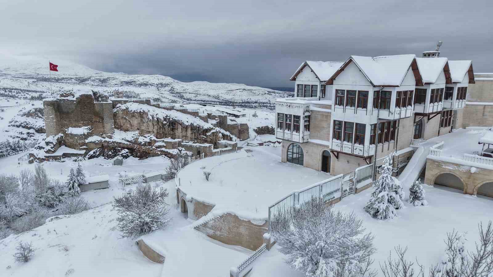 Medeniyetlerin beşiği Harput beyaza b&uuml;r&uuml;nd&uuml;, kartpostallık g&ouml;r&uuml;nt&uuml;ler oluştu
