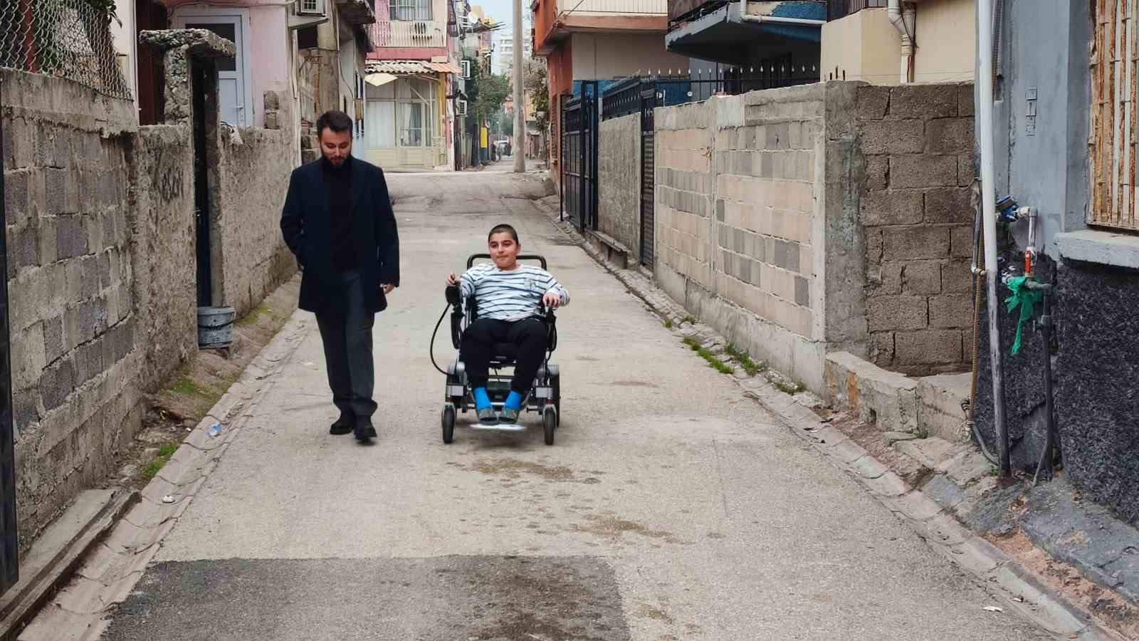 Evde eğitimle derslerini aksatmıyor, polis olma hayali kuruyor
