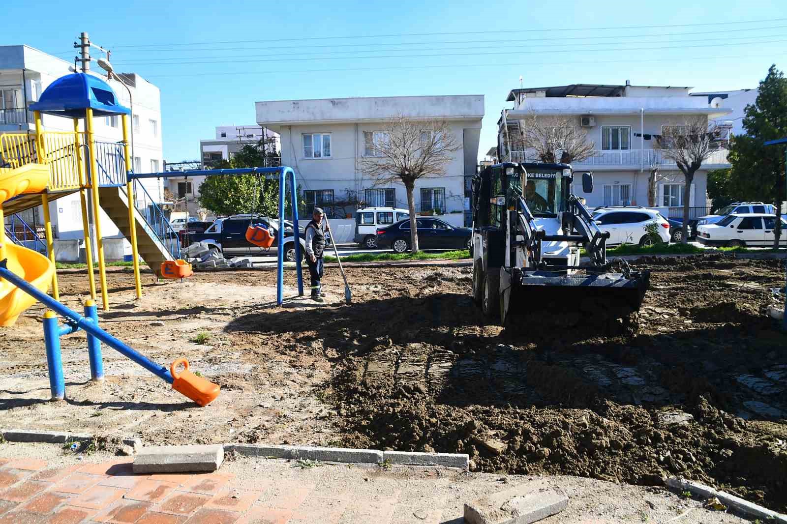 Söke Belediyesi parkları yenilemeye devam ediyor