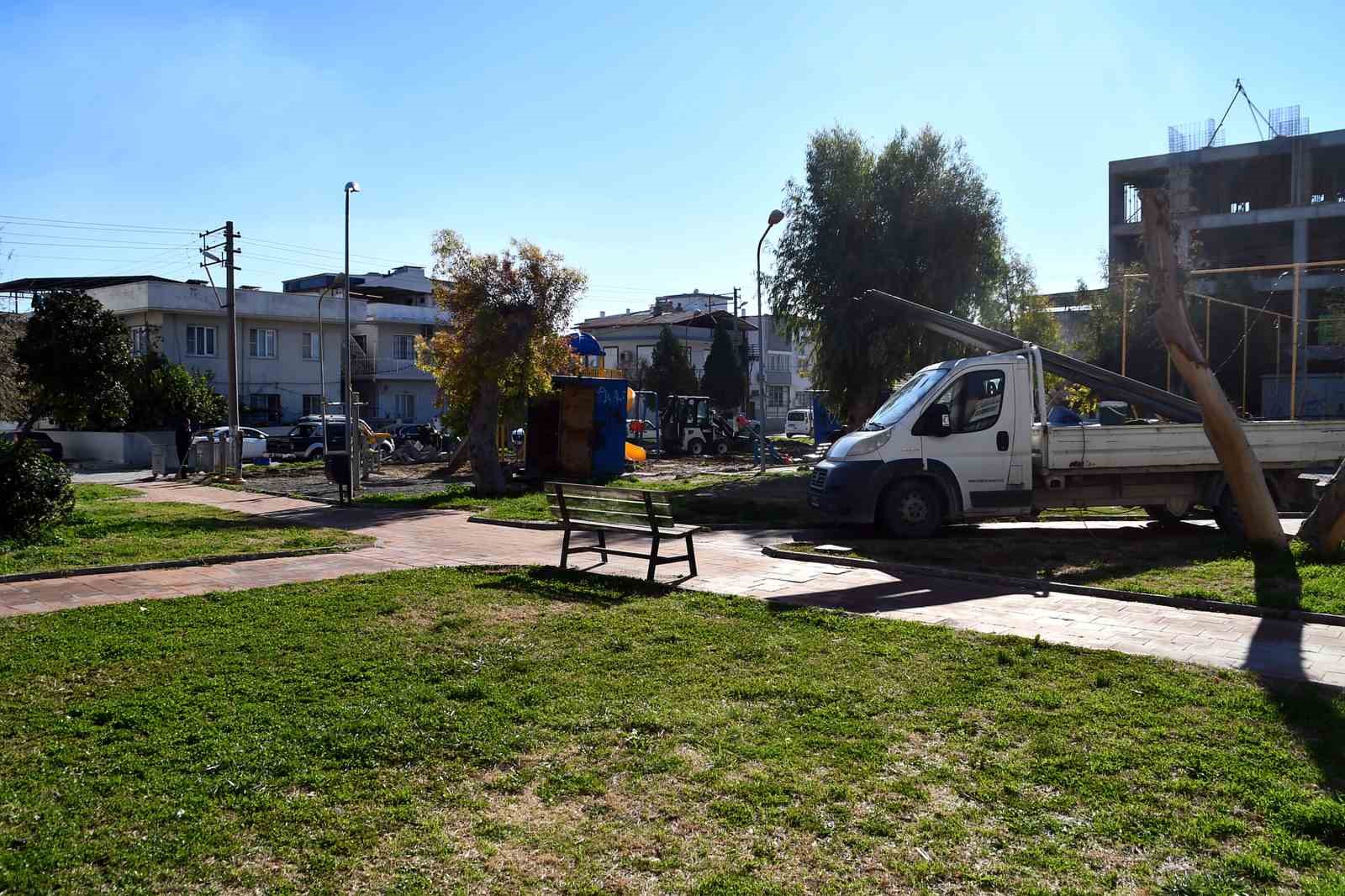 S&ouml;ke Belediyesi parkları yenilemeye devam ediyor
