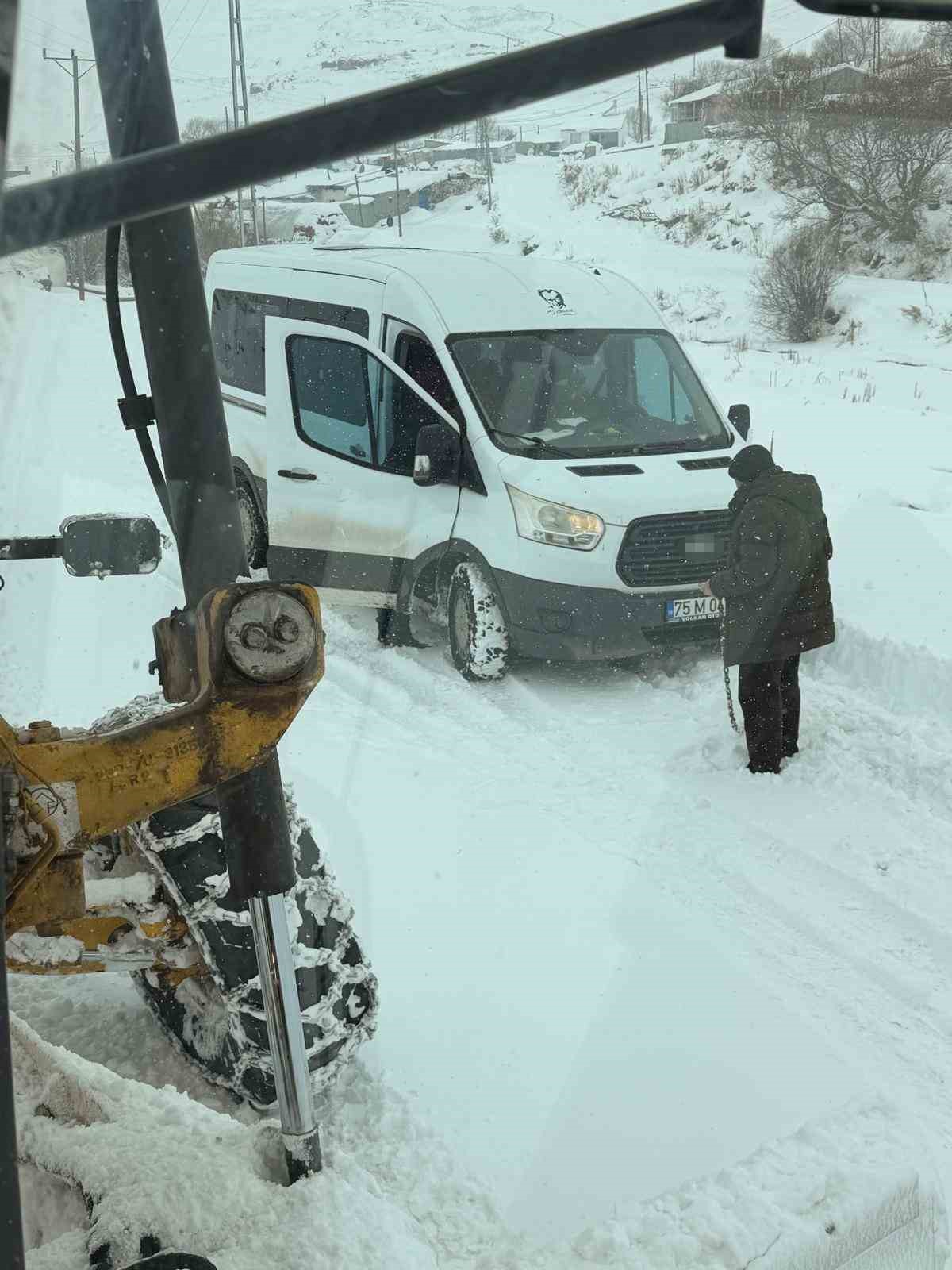 Ardahan&rsquo;da 60 k&ouml;y yolu ulaşıma kapandı
