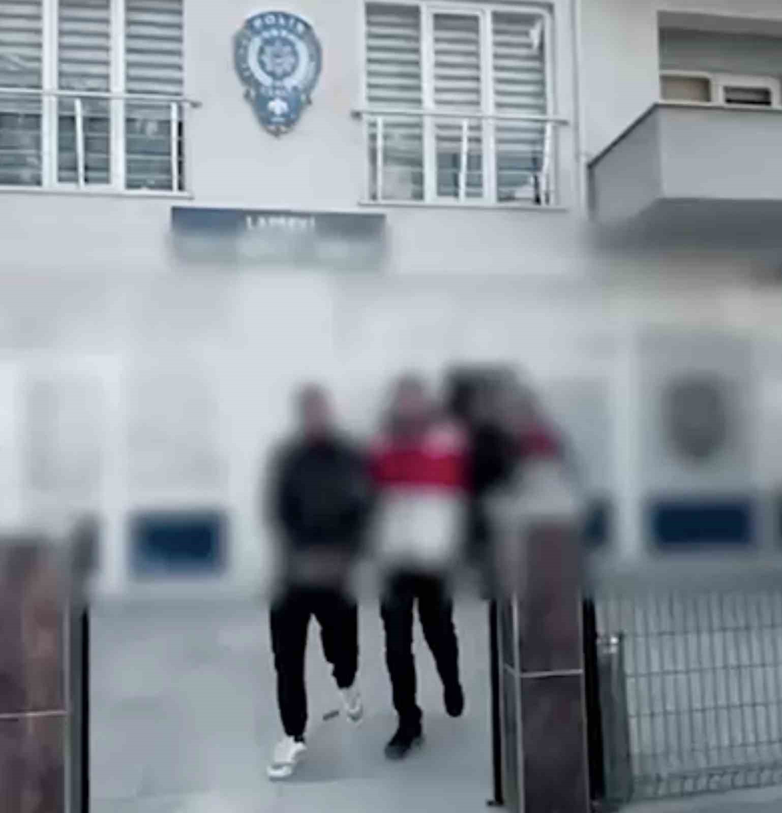 &Ccedil;anakkale&rsquo;de 33 ka&ccedil;ak g&ouml;&ccedil;men yakalandı, 5 organizat&ouml;r tutuklandı
