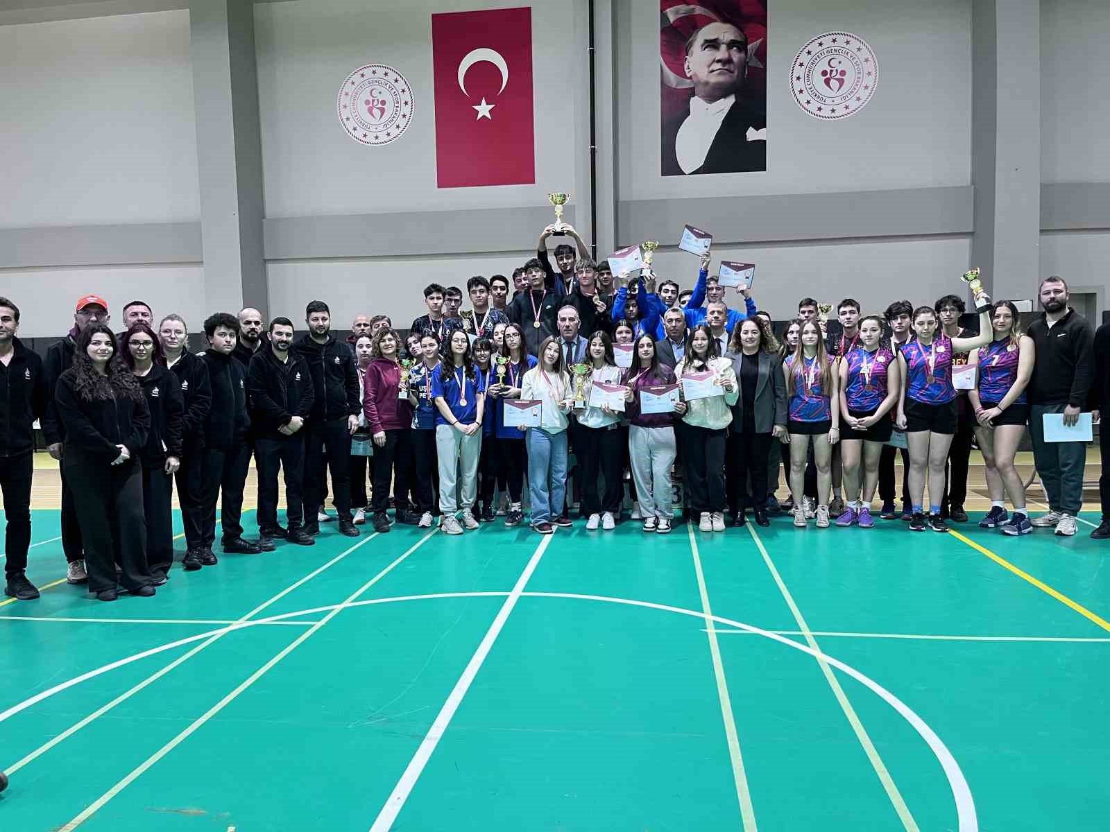 Okul sporları karate  ve badminton il birinciliği müsabakaları tamamlandı