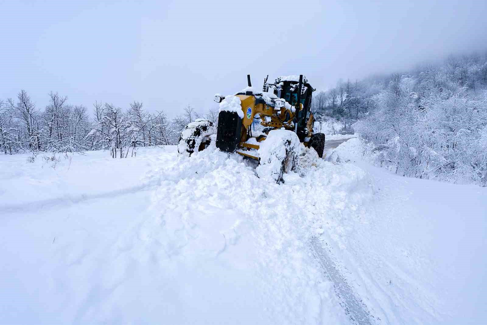 Kar sebebiyle kapanan 35 yolun 34’ü açıldı