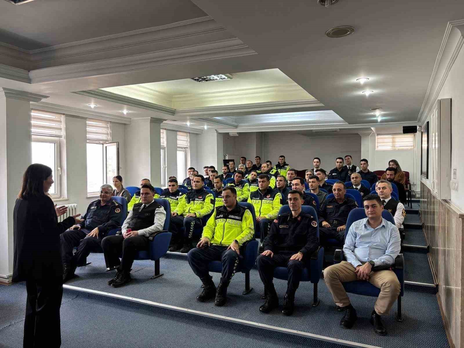 Düzce İl Jandarma Komutanlığında "etkili iletişim" semineri