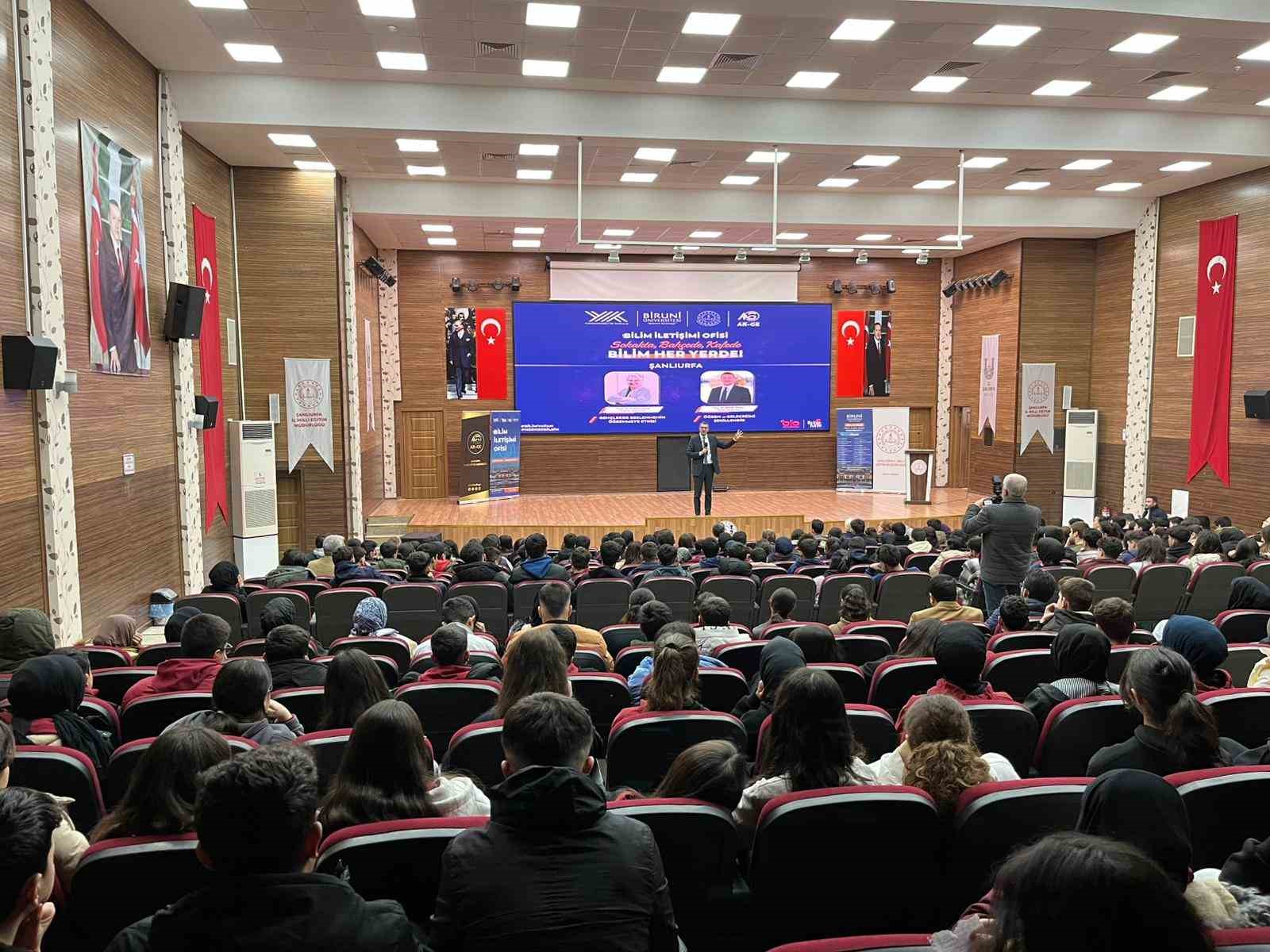 Biruni &Uuml;niversitesi, Y&Ouml;K&rsquo;&uuml;n &lsquo;Bilim Kafe&rsquo; etkinlikleriyle 6 ilde gen&ccedil;lerle buluştu
