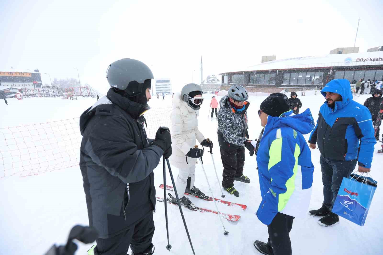 Başkan B&uuml;y&uuml;kkılı&ccedil;, T&uuml;rkiye&rsquo;nin kış turizminde amiral gemisi Erciyes&rsquo;te
