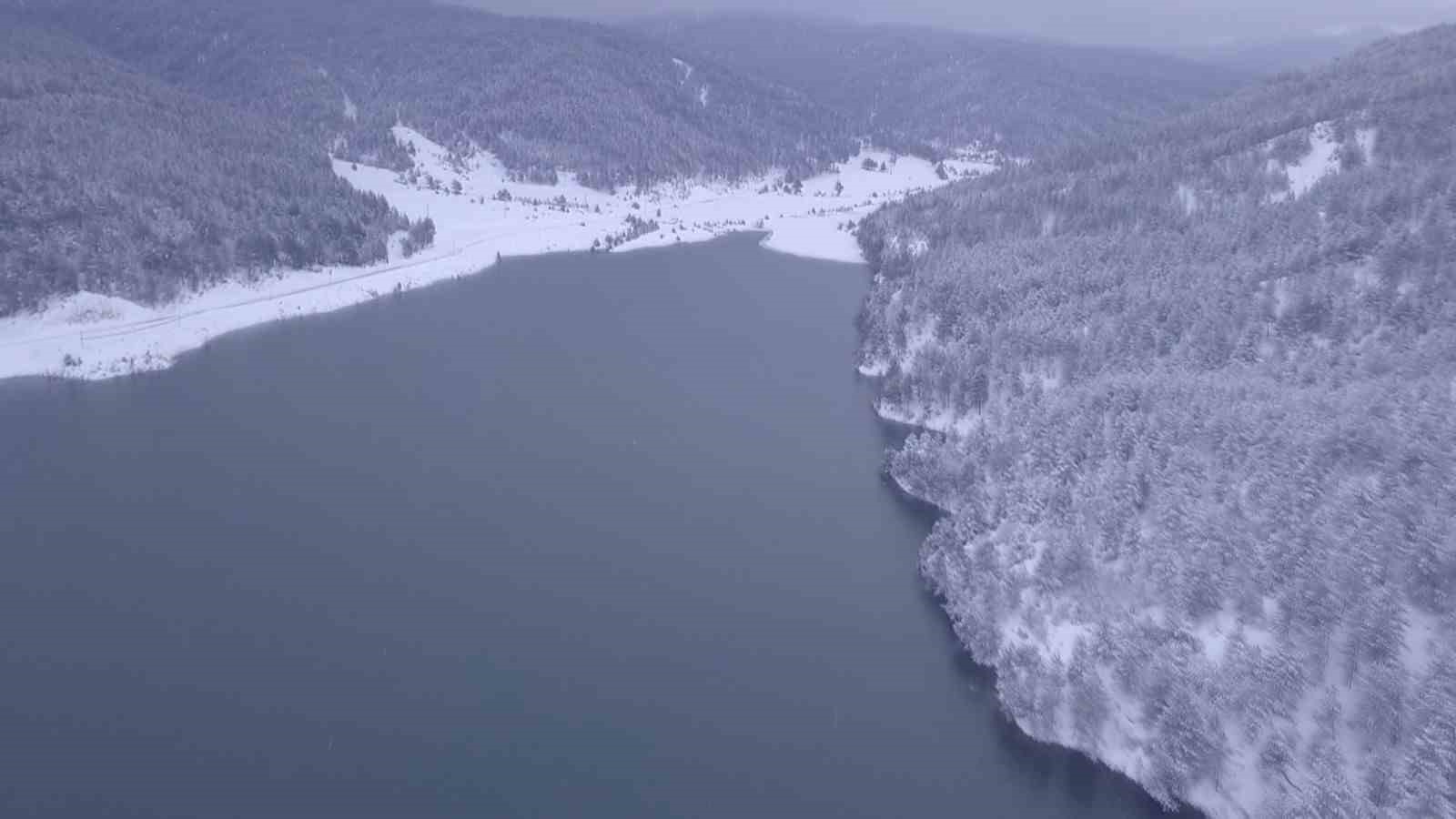 Afyonkarahisar&rsquo;da kış manzarası havadan g&ouml;r&uuml;nt&uuml;lendi
