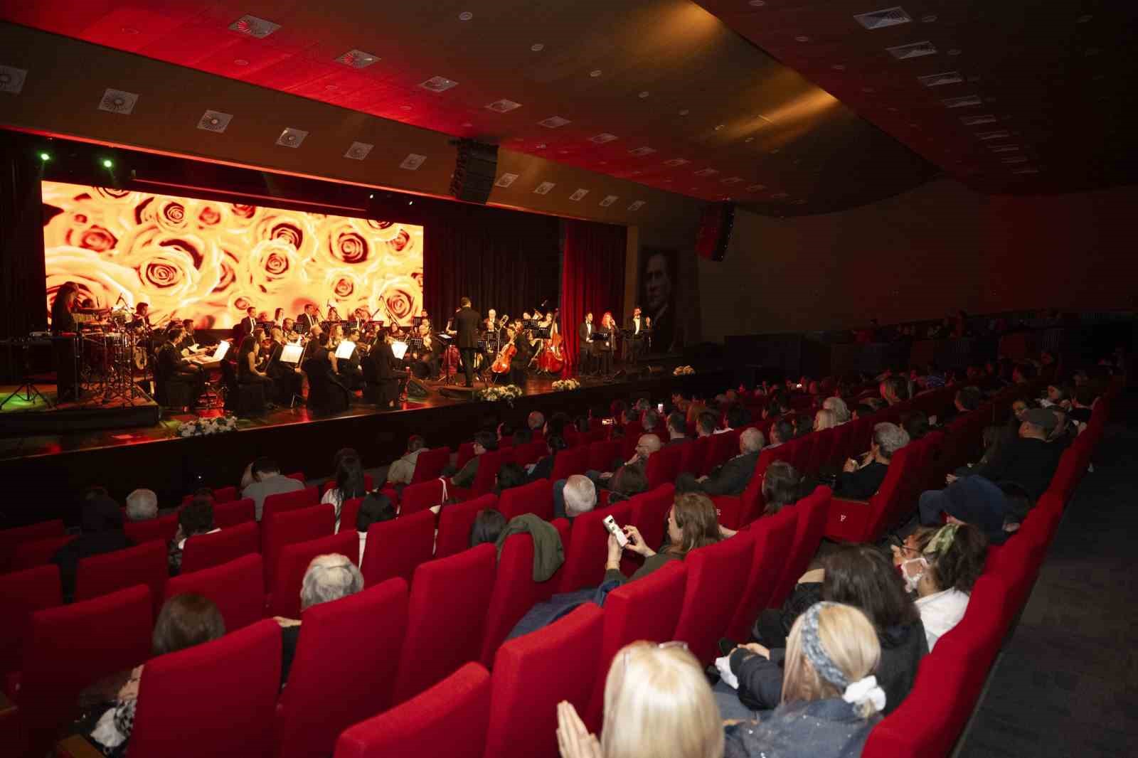 Kent Orkestrası yeni yılın ilk konserinde sanatseverlerle buluştu
