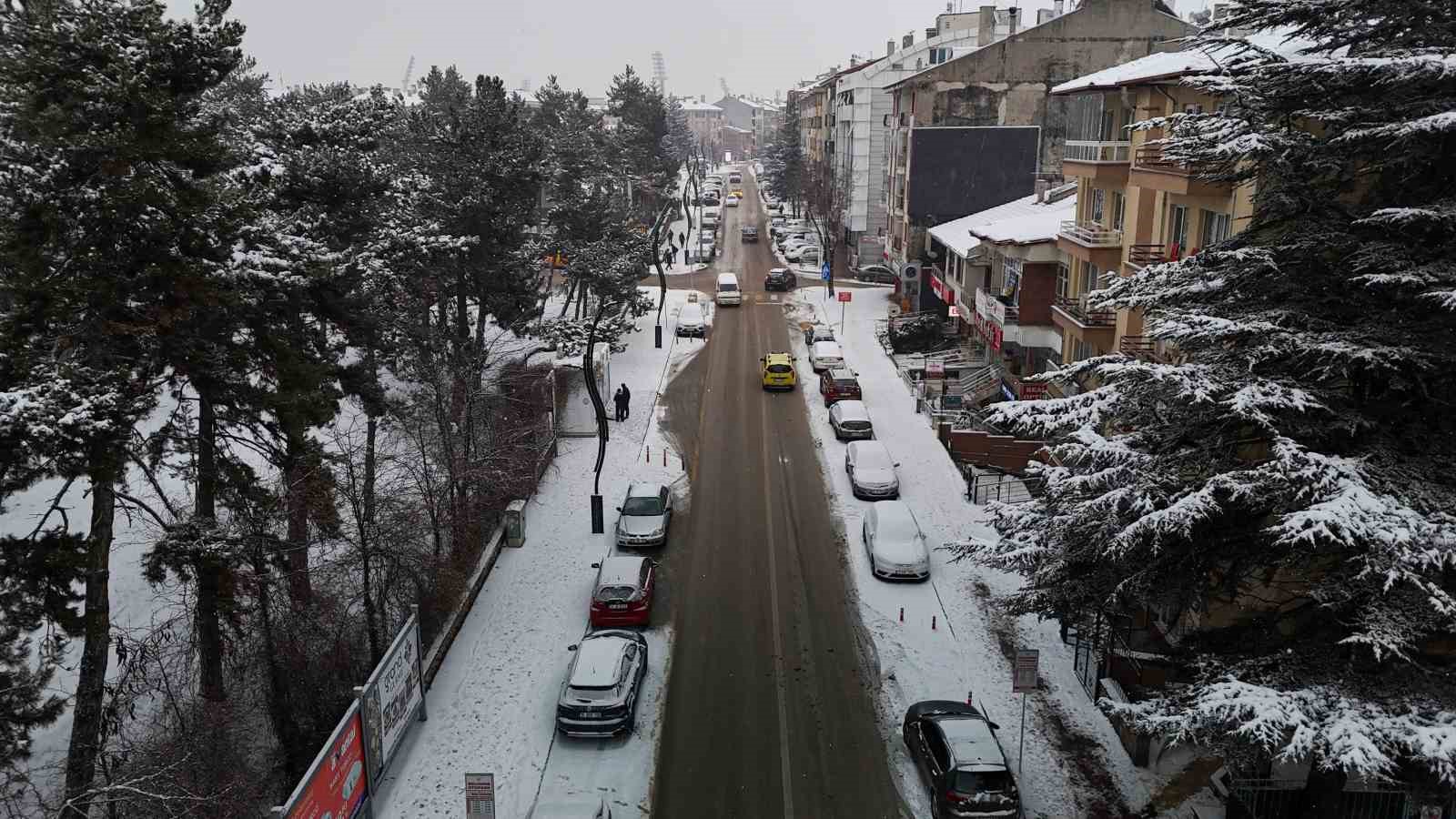 Bolu’da kar yağışı sürüyor: Kış güzelliği havadan görüntülendi