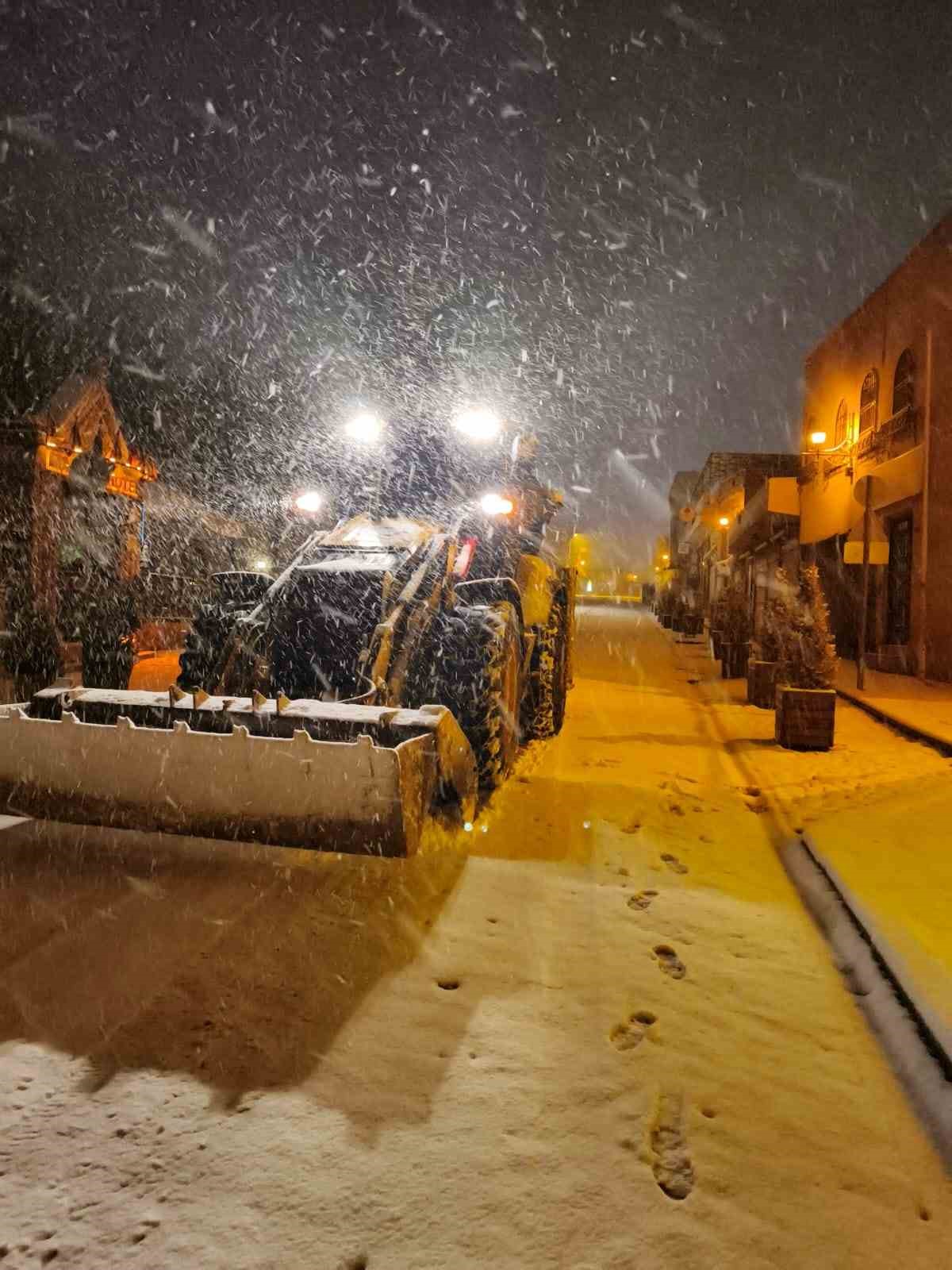 Mardin Büyükşehir Belediyesinden karla mücadele çalışmaları