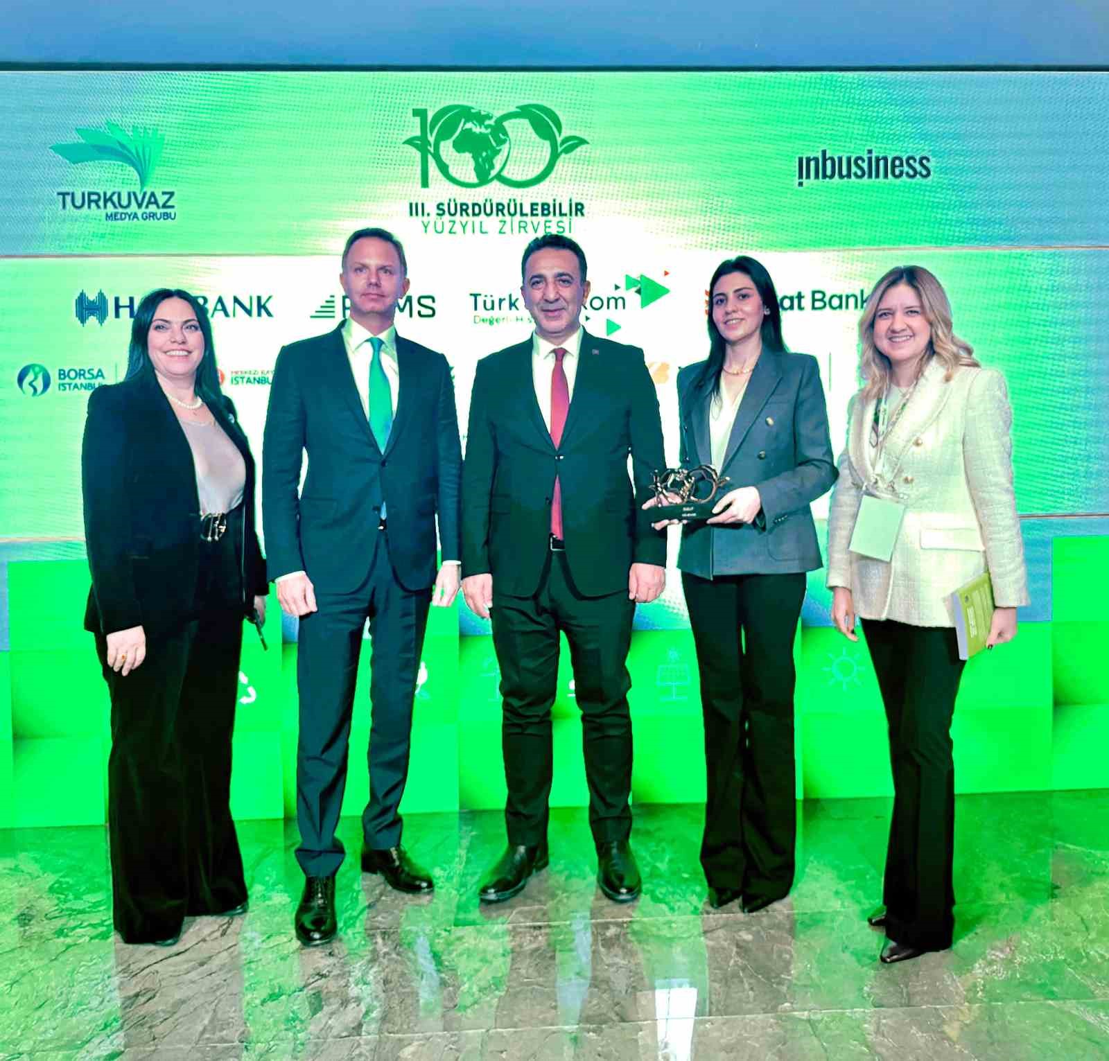 RE&amp;UP, tekstil sektöründeki döngüsel ekonomi modeliyle Sürdürülebilirlik Liderleri Ödülü’nün sahibi oldu