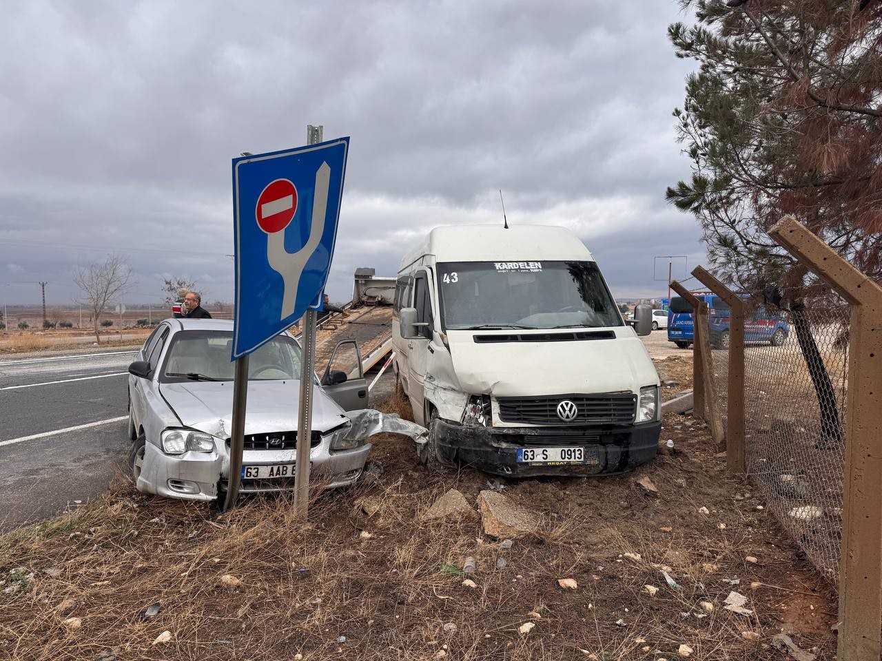 Otomobil ile minibüs çarpıştı: 7 yaralı