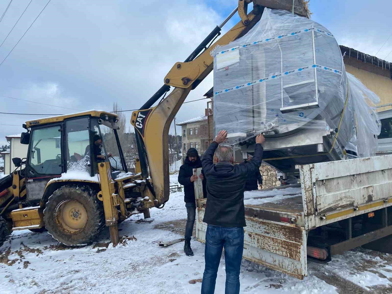 Emet&rsquo;te Tarımsal Kalkınma Kooperatifine 3 bin litre kapasiteli s&uuml;t soğutma tankı
