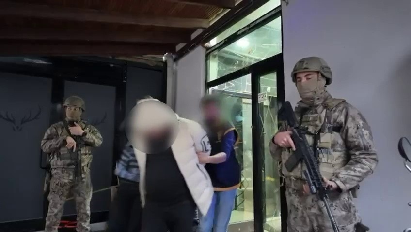 "Silahlı &ouml;rg&uuml;t" ve "Nitelikli yağma" operasyonu: 22 ş&uuml;pheli yakalandı
