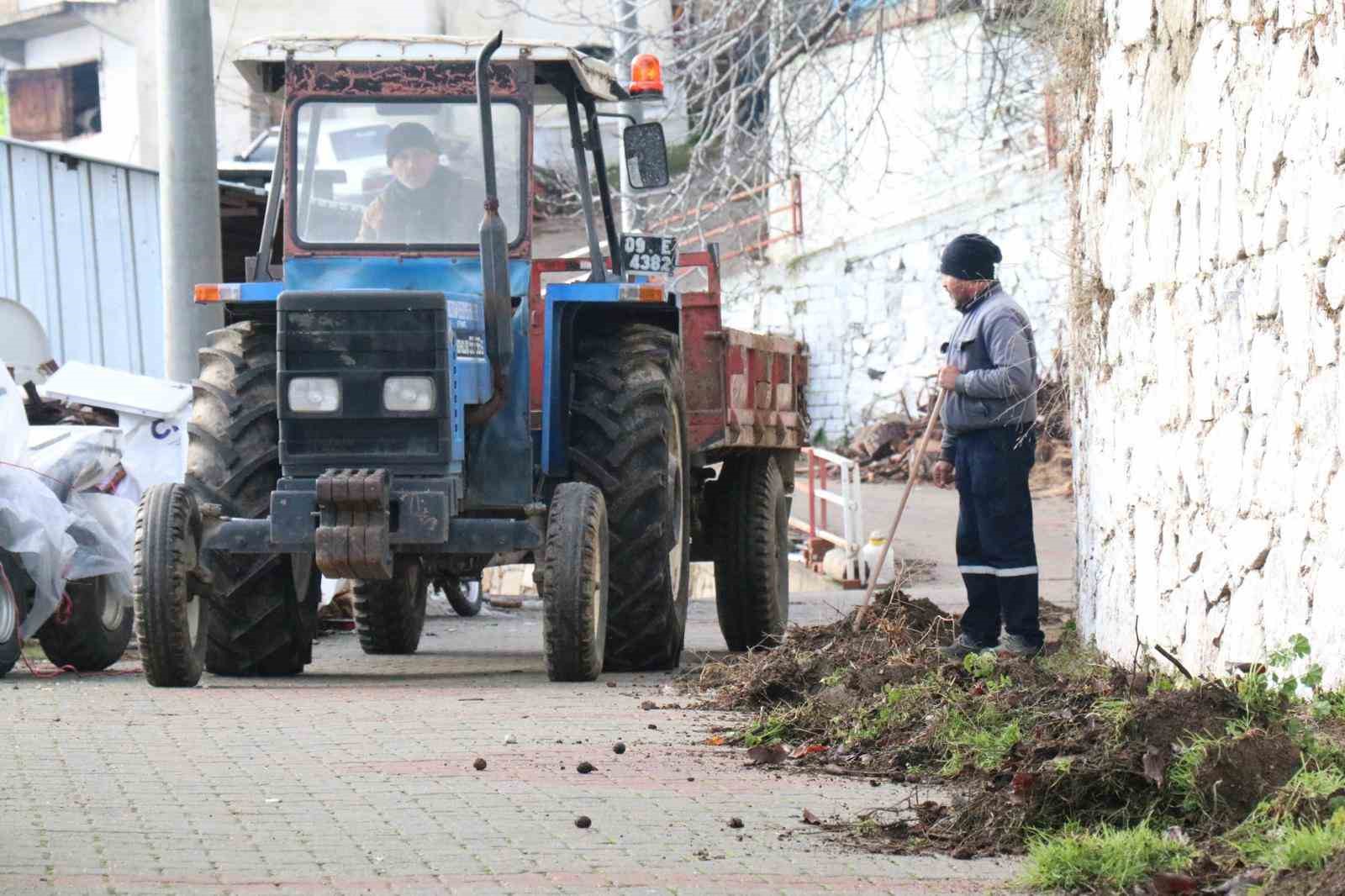 Bozdoğan Belediyesi’nden Madran Mahallesi’nde kapsamlı temizlik çalışması