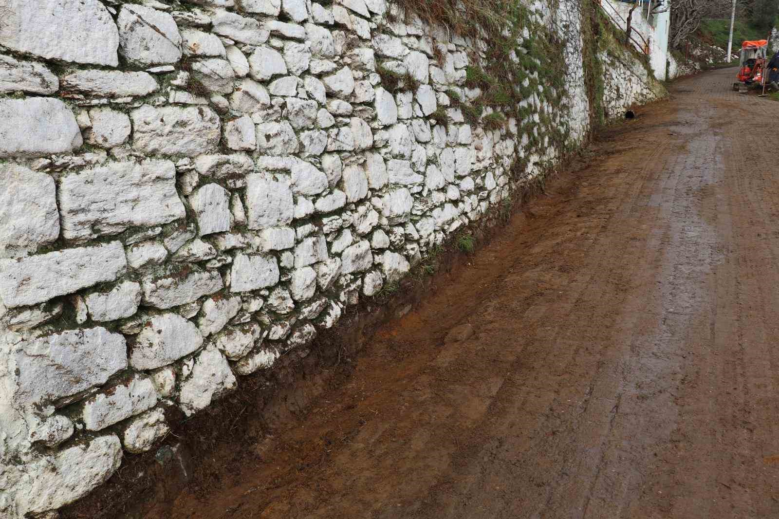 Bozdoğan Belediyesi&rsquo;nden Madran Mahallesi&rsquo;nde kapsamlı temizlik &ccedil;alışması
