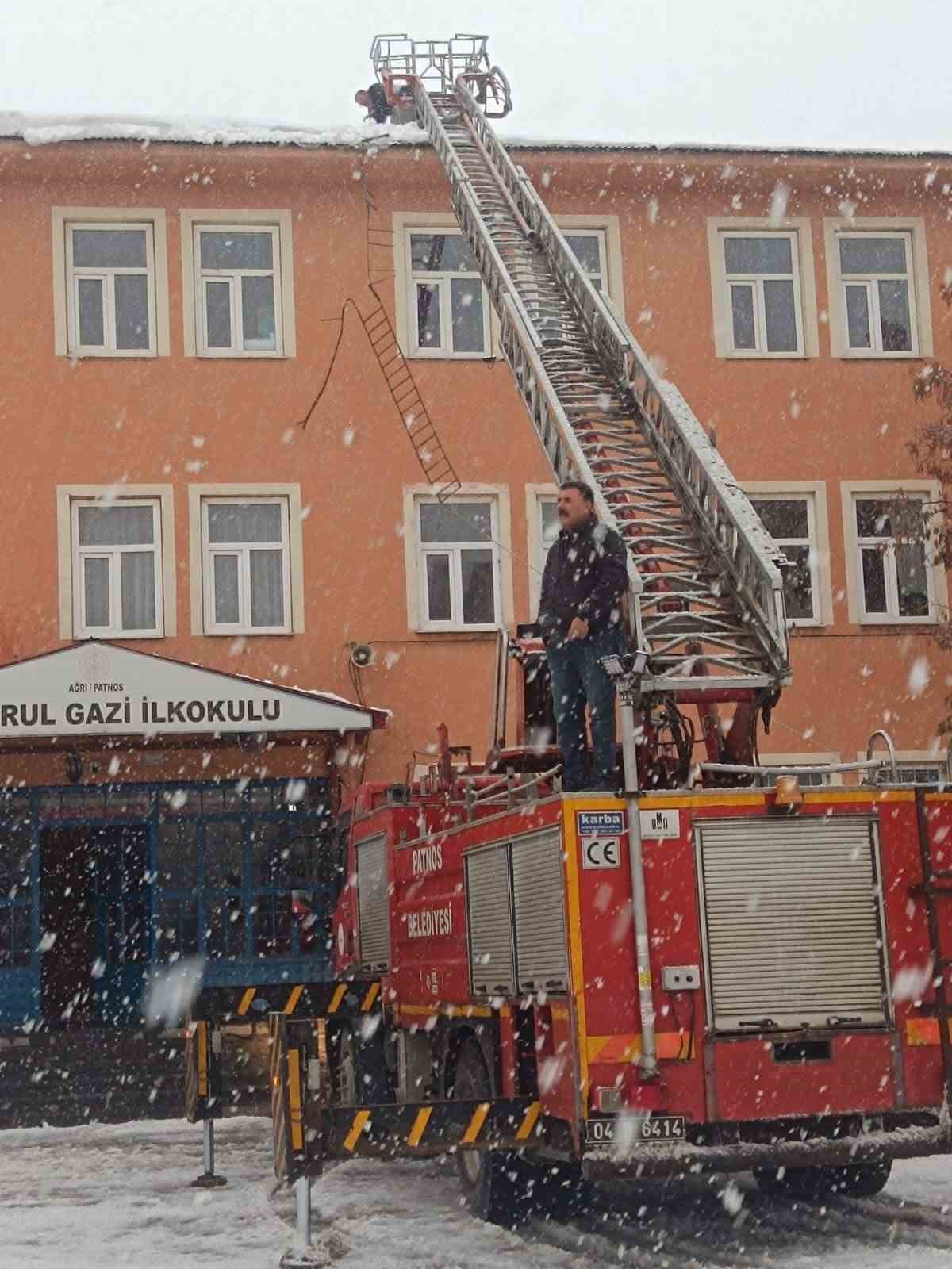 Patnos&rsquo;ta buz sarkıtlarına karşı uyarı
